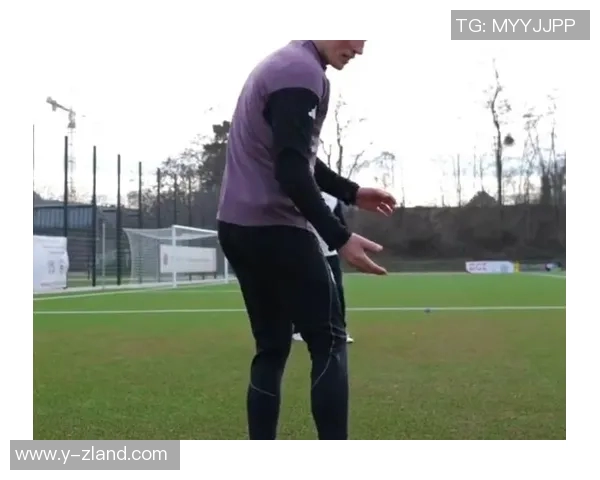 足球明星独特花式起球技巧揭秘助你提升球场表现