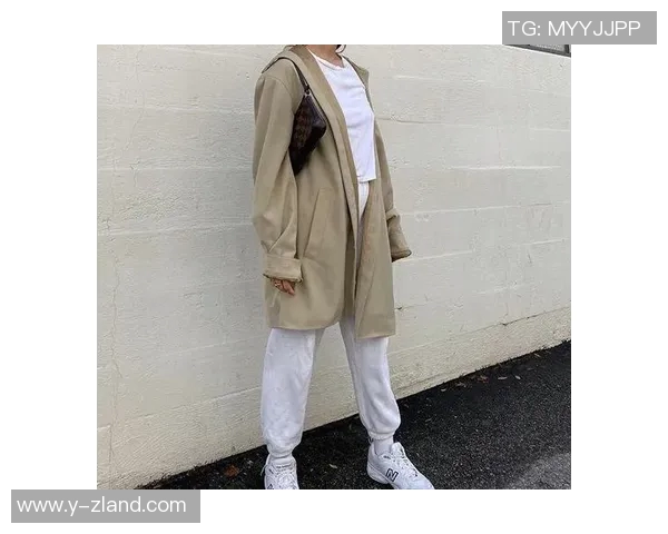 足球明星西装魅力与压迫感的完美结合展现风格与气场的双重力量